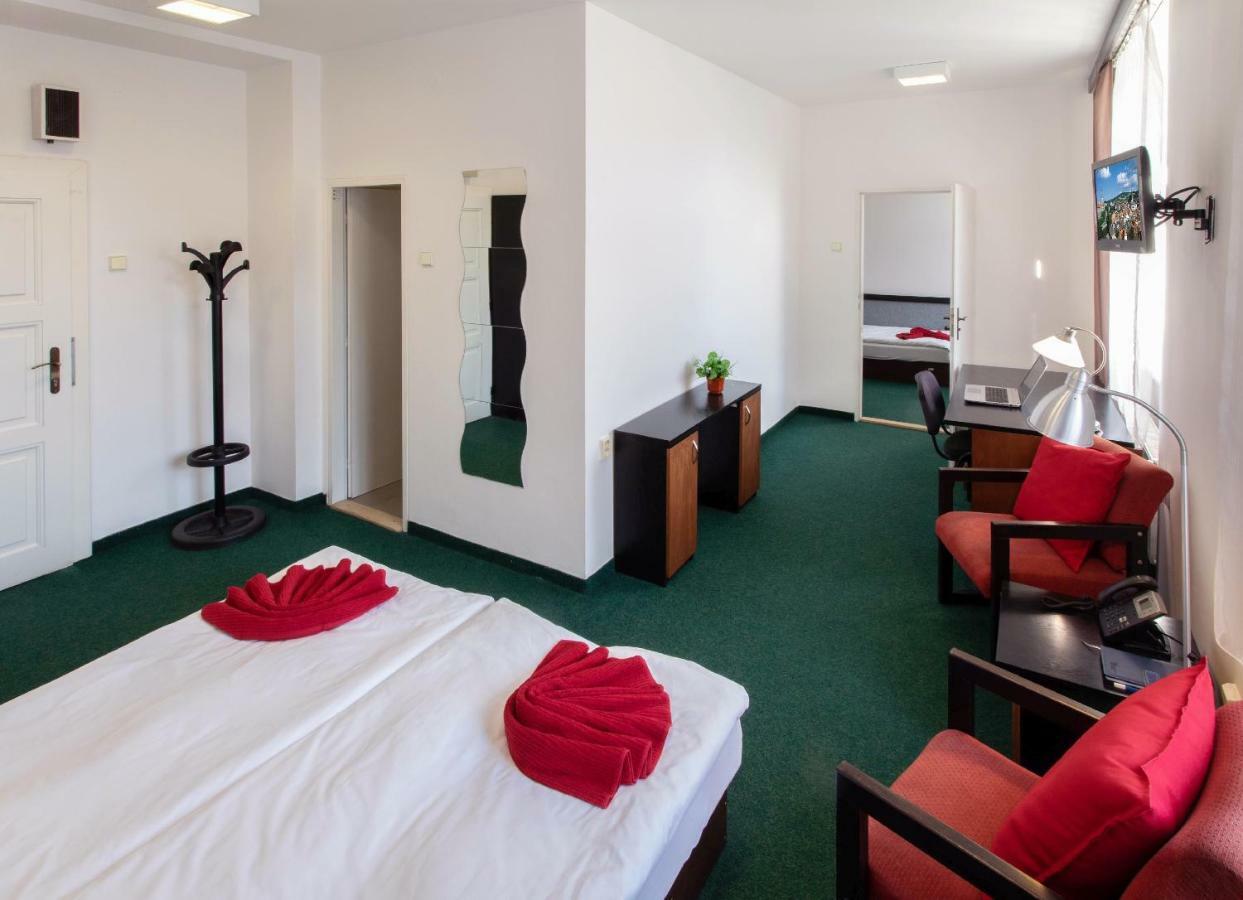 Masarykova Kolej Hotel Prague Exterior photo